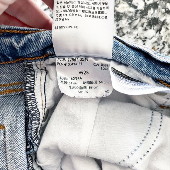 Levi's Premium Wedgie Fit Ankle Jeans in Medium Wash - Picture 5 of 11